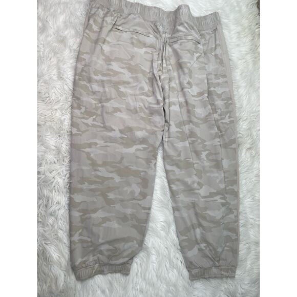 Athleta Women's Brooklyn Camo Jogger Size 26 Tan NWT - Picture 11 of 16